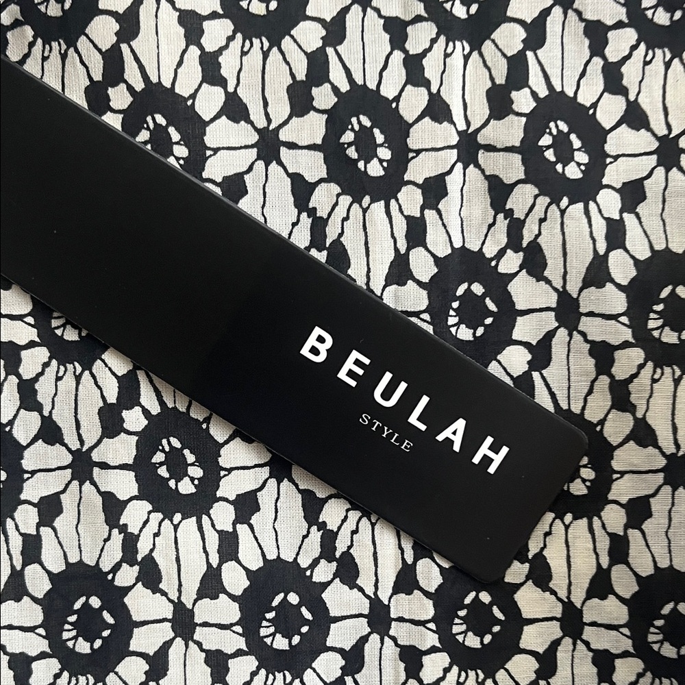 Beulah Top Size ONE Black White Long Puff Sleeve Lace-Like Pattern - Picture 3 of 13